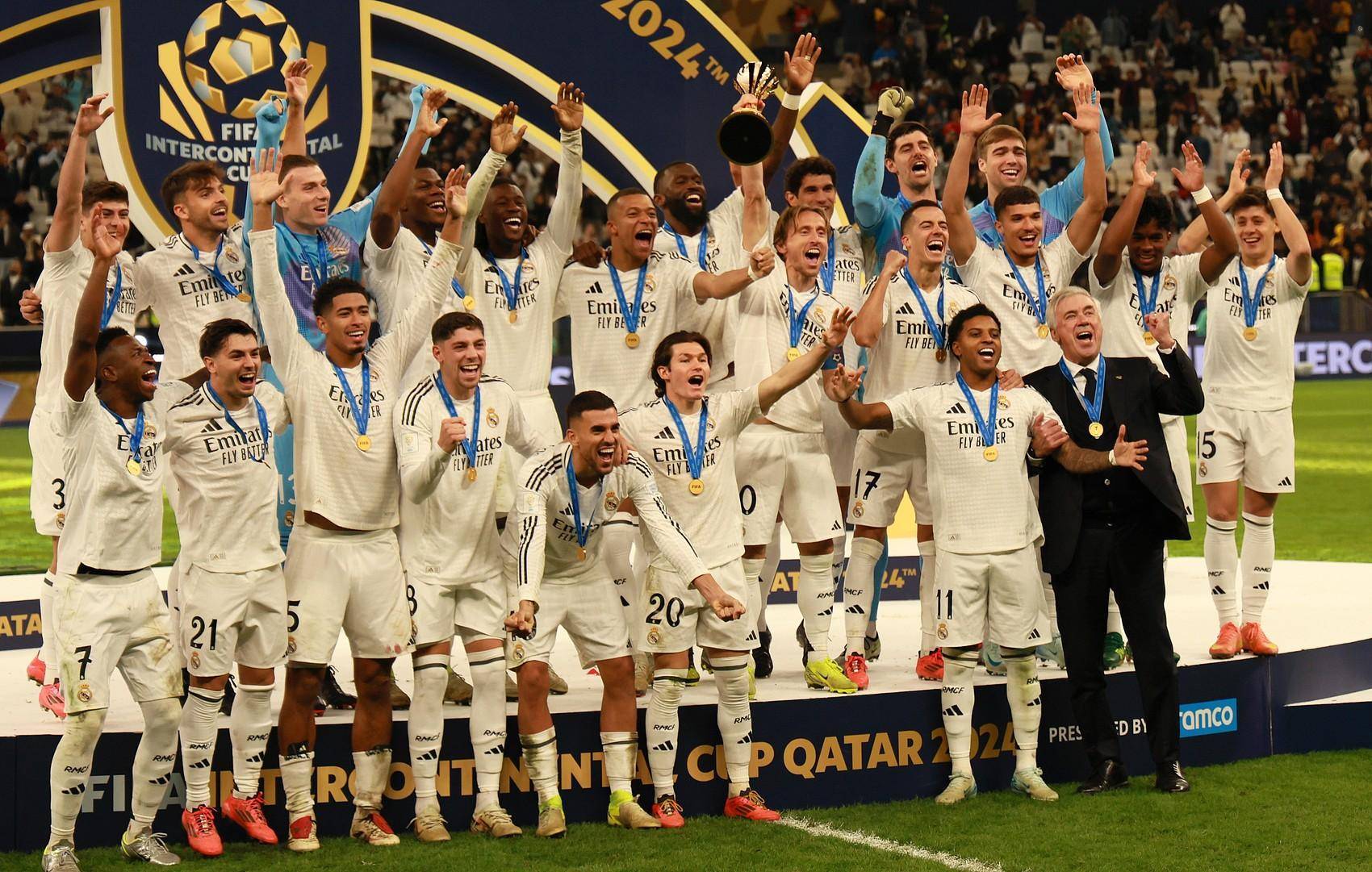 希勒评英超本轮最佳阵容：埃泽领衔，内托、皮克福德等人在列（希勒评出英超本轮最佳阵容：埃泽压阵，内托与皮克福德入选）