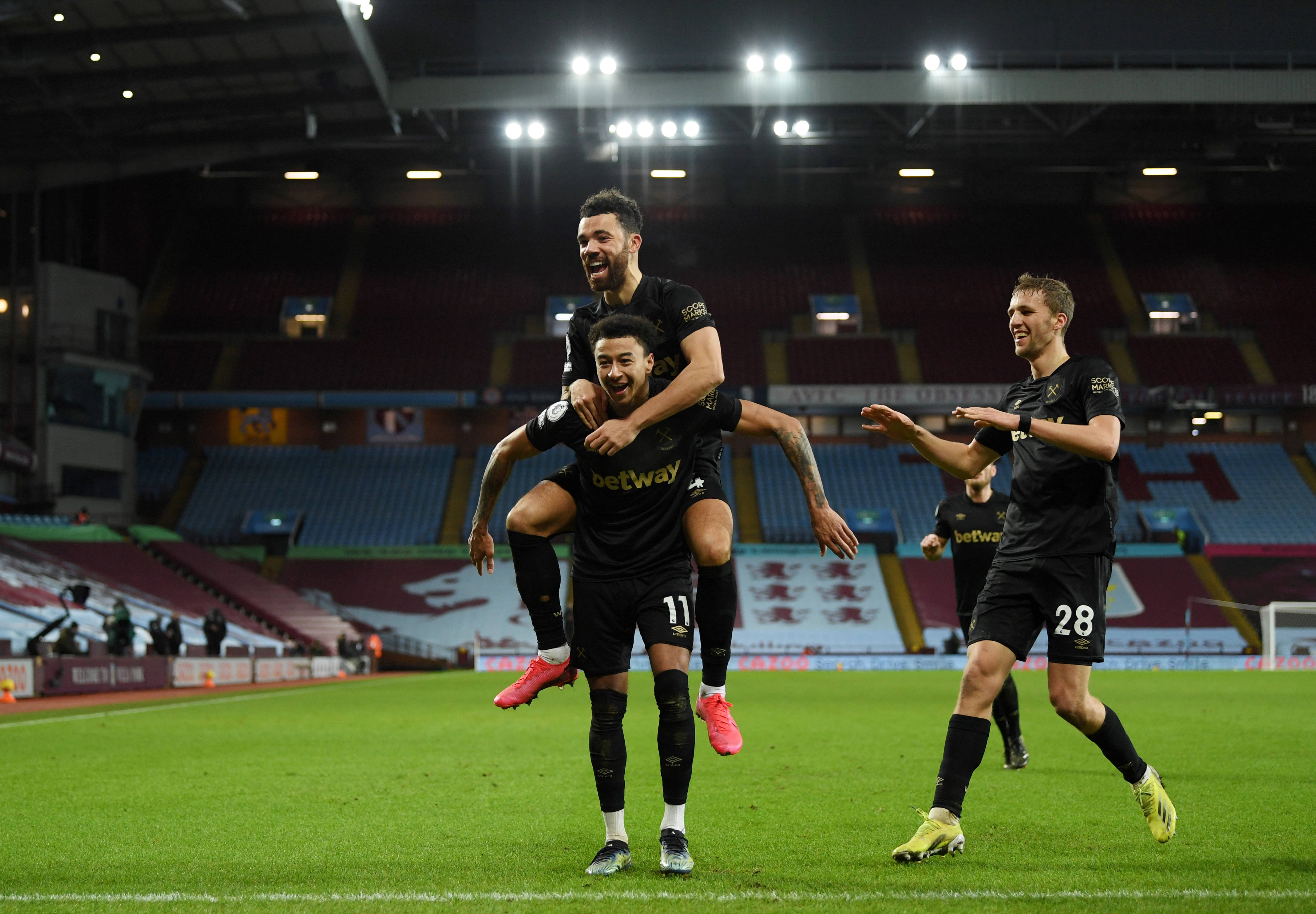 知名巴萨球迷：梅西不该偷偷的溜进诺坎普，这不是他家而是我们的（资深巴萨球迷：梅西不该悄悄回诺坎普，那不是他的家，而是我们的主场）