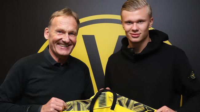 状态不佳！爱德华兹11中3得到15分5失误（手感低迷！爱德华兹11投3中仅拿15分并出现5次失误）