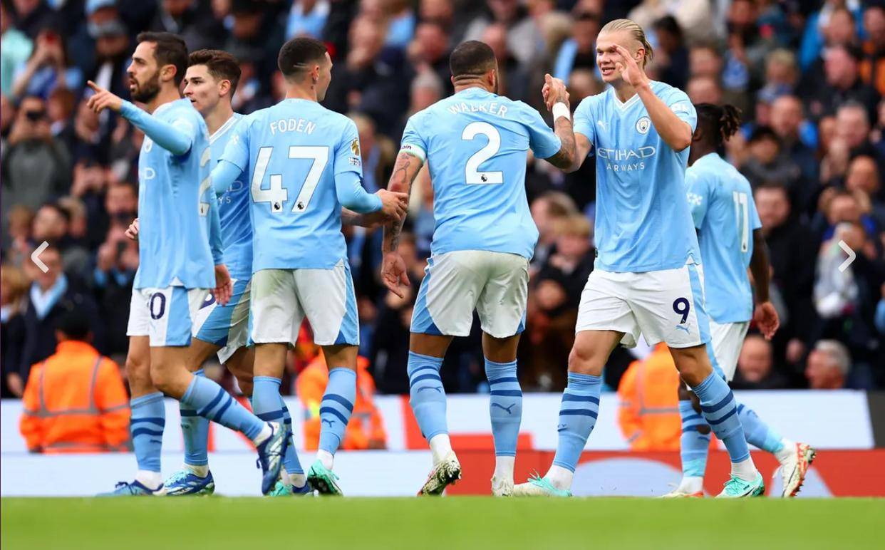 FIFA年度最佳男足阵容：巴黎6人入选，亚马尔在列，姆巴佩无缘（FIFA年度最佳男足阵容出炉：巴黎6将上榜，亚马尔入围，姆巴佩落选）