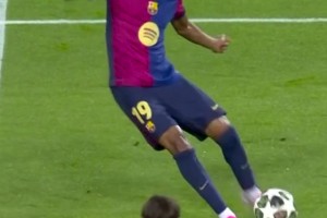 拉波尔塔：想等诺坎普竣工再致敬梅西，那天诺坎普会座无虚席（拉波尔塔：待诺坎普落成再向梅西致敬，届时球场必将座无虚席）