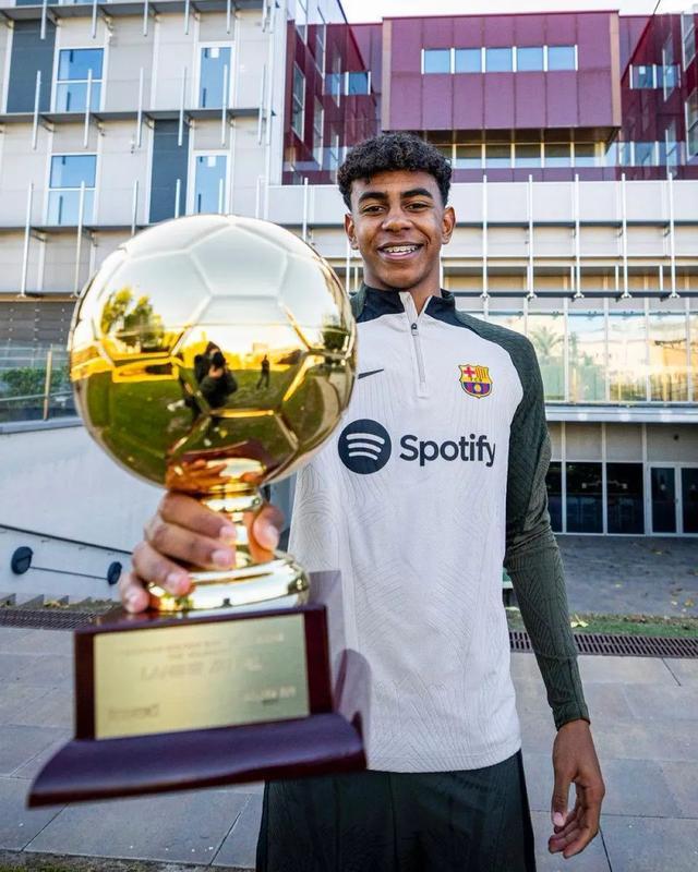 阿里亚斯入围2025年国际足联年度最佳男子阵容候...（阿里亚斯跻身2025年国际足联年度最佳男足阵容候选名单）