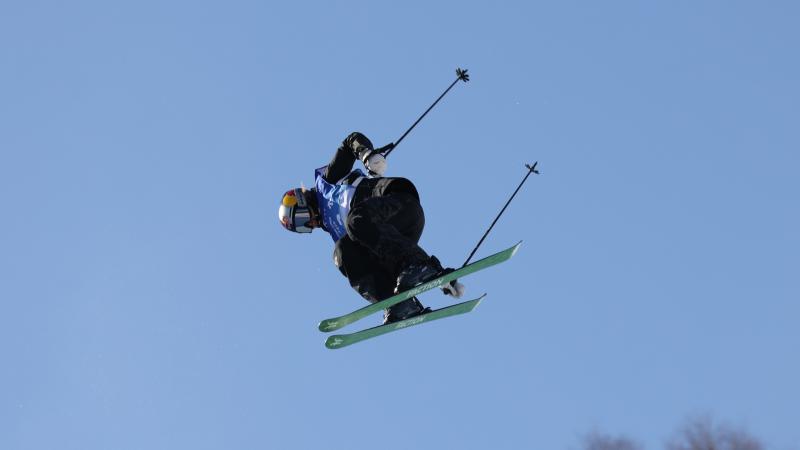 施梵宇穿卫衣练球备战路人王总决赛（施梵宇卫衣加身苦练，冲刺路人王总决赛）