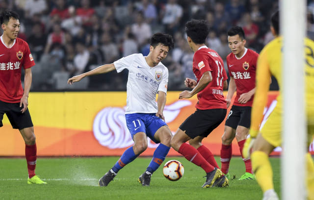 梅西航班因天气原因延误，梅西印度行第四站推迟40分钟进行（因天气影响，梅西航班延误，印度行第四站延后40分钟开始）