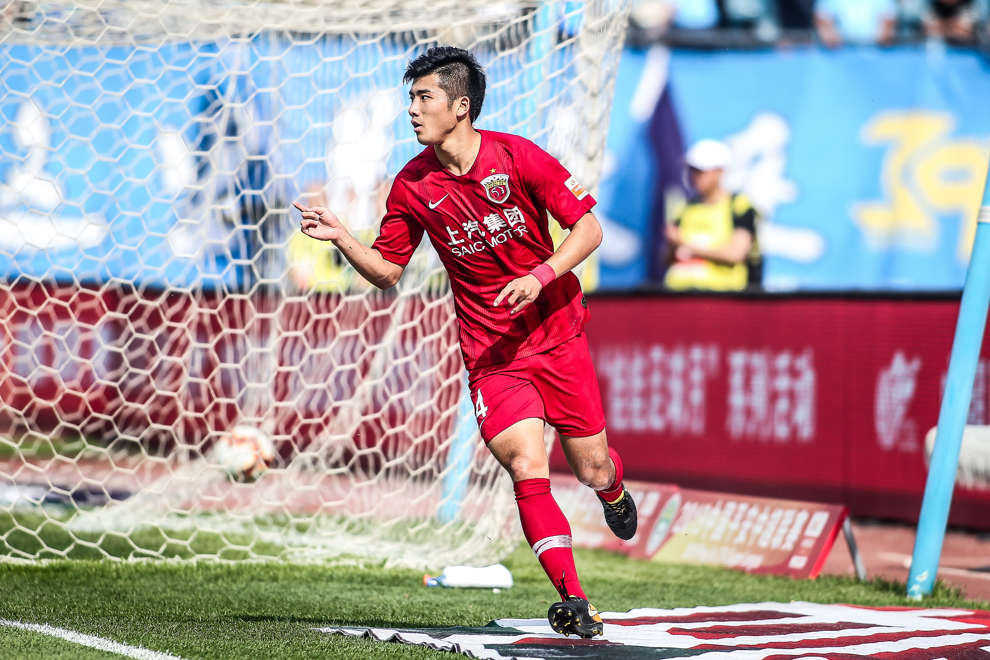 范晓冬：亚泰不破不立需要重建，最适合的人选是杜震宇（范晓冬认为亚泰需重建，杜震宇是最合适的主帅人选）