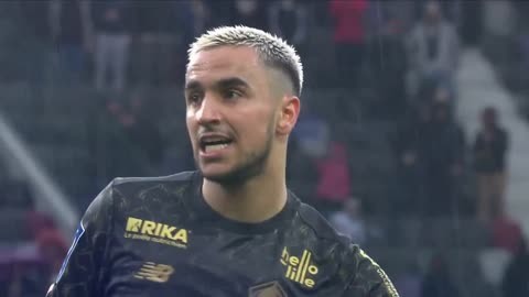 转会市场风云再起！萨拉赫或赴沙特联赛，拜仁豪门相中英格兰新星（足坛转会再起波澜：萨拉赫或转战沙特联，拜仁看上英格兰新星）