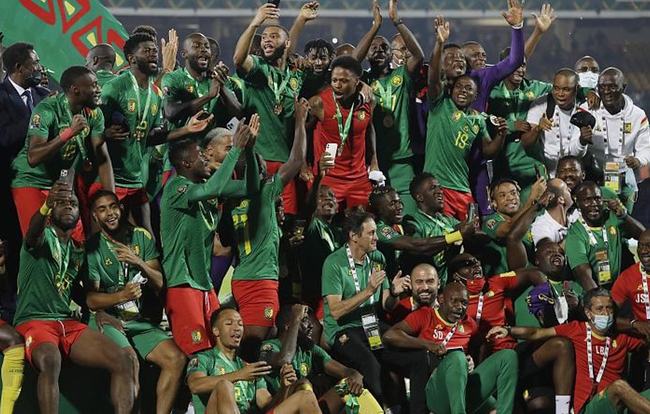 17岁厄瓜多尔中场神童横空出世，仅需20万欧转会费，4大欧洲豪门抢疯（17岁厄瓜多尔中场新星爆红，20万欧即可签下，四大豪门竞相出手）