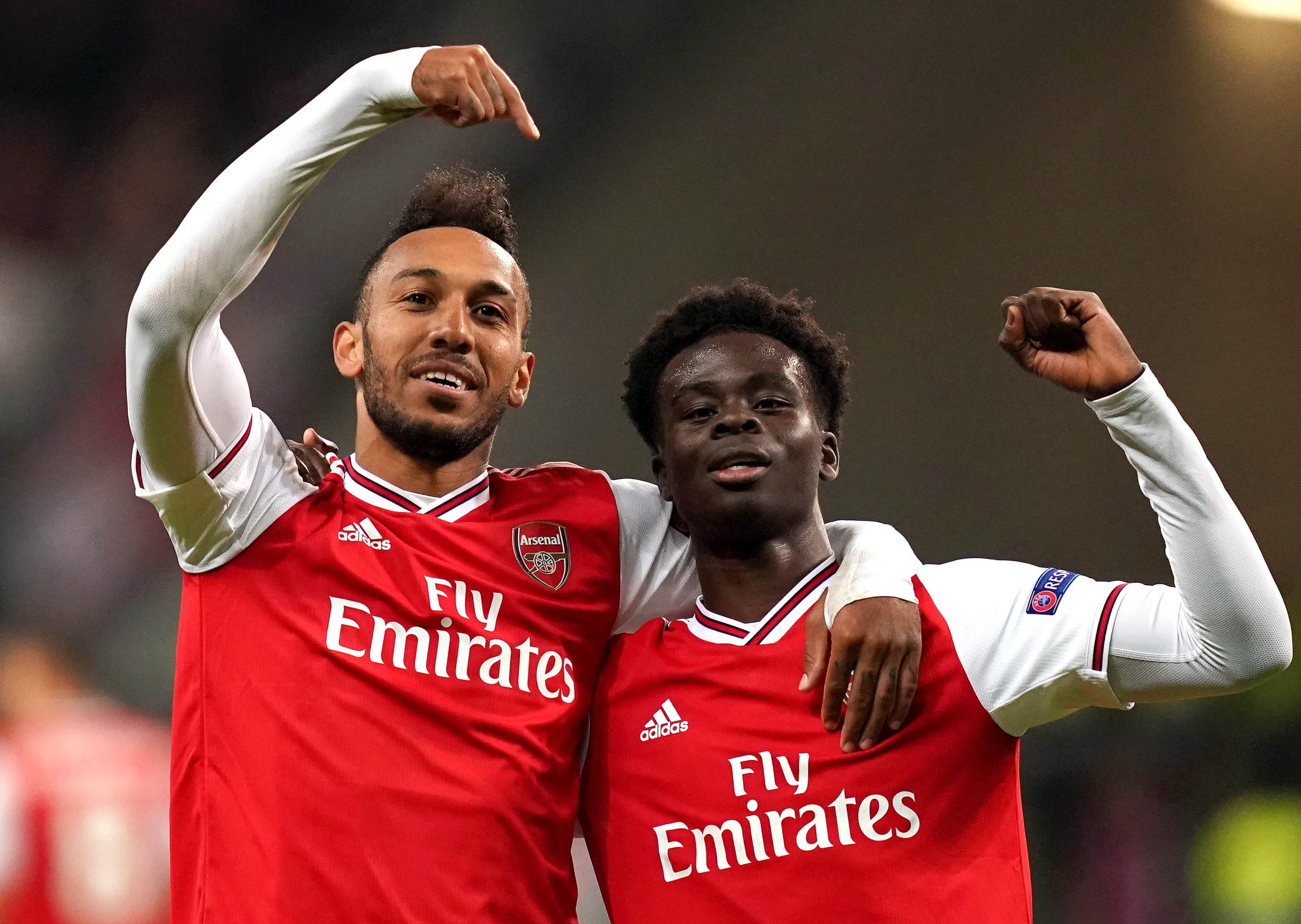 邵佳一告诫小球员：怎么能喝可乐呢，光跟老队员学散漫了（邵佳一提醒小球员：可乐怎能喝？别把老队员的散漫学去了）