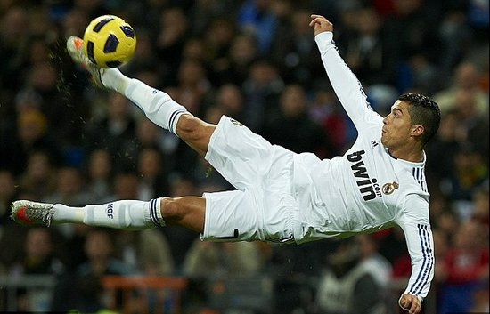 六台：拉莫斯倾向回欧洲踢球，以便世界杯前重回西班牙队（六台：拉莫斯倾向重返欧洲联赛，力争在世界杯前回归西班牙队）