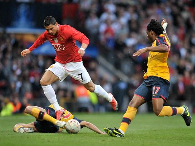 字母哥连送大帽摧毁对手进攻（字母哥连环封盖击溃对手攻势）