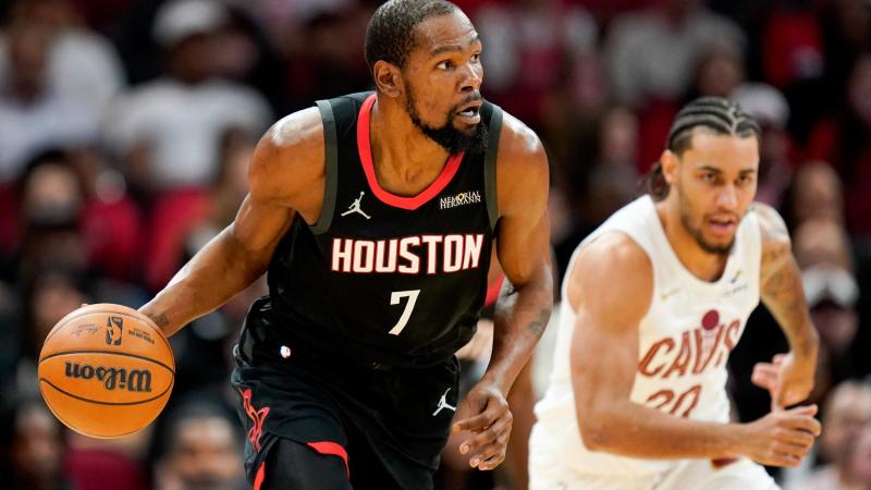 门将扑出点球，全场掌声雷动（门将拒点成功，球场掌声如潮）