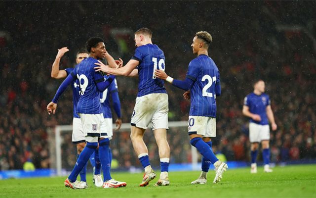 格里马尔多破门，勒沃库森队史第二次欧冠做客英格兰取得领先（格里马尔多破门，勒沃库森队史第二次在欧冠英格兰客场先拔头筹）