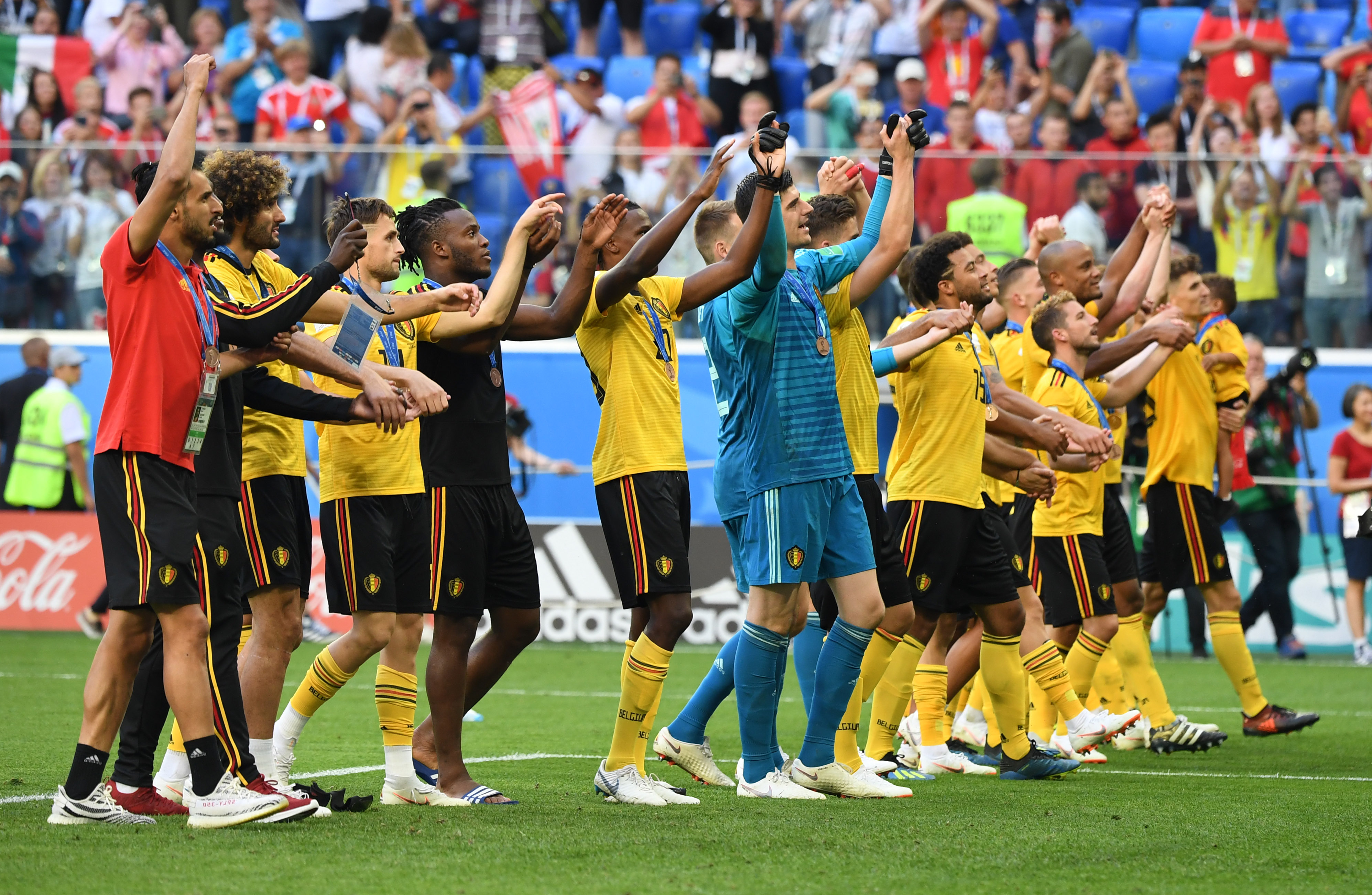 皇马绝杀锁定关键三分（皇马读秒绝杀拿下关键三分）