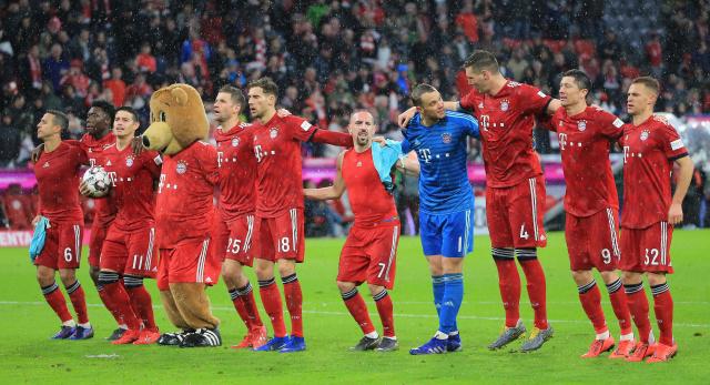 球迷看得手心冒汗（心跳时刻，球迷直捏一把汗）