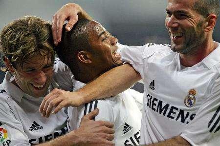 前阿森纳与切尔西后卫赞Declan Rice是顶级中场，却认为巴黎圣日耳曼的Vitinha更胜一筹（前阿森纳、切尔西后卫称赖斯已是顶级中场，但更看好巴黎的维蒂尼亚）